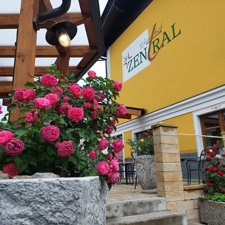 Gasthof Zentral Feistritz an der Drau Bagian luar foto